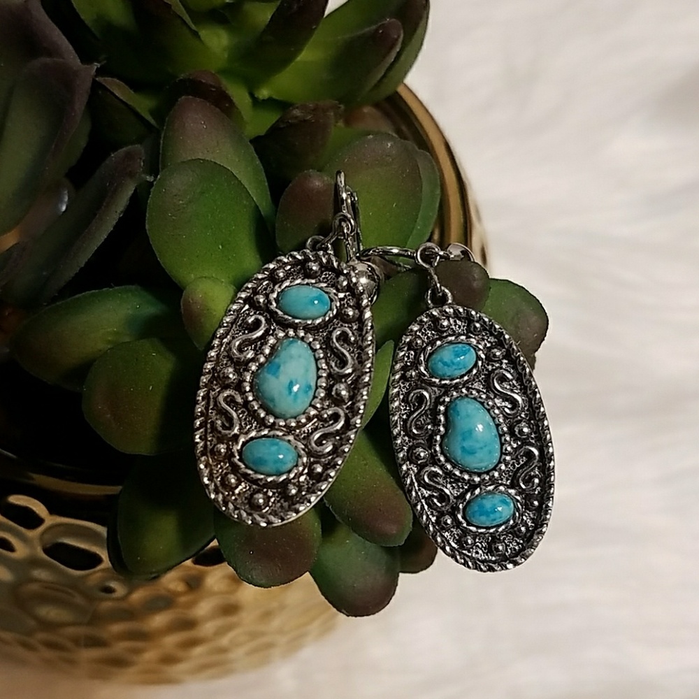 Sarah Coventry Turquoise Stone Silver Tone Oval Dangle Clip On Earrings